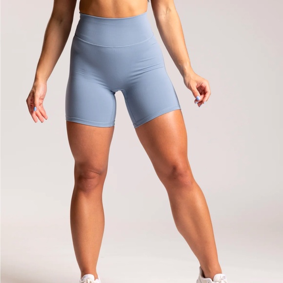 Ptula 6” Sierra Shorts in Sky - Picture 2 of 6